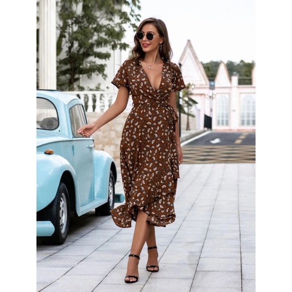 Dresses & Skirts - floral ruffle dress